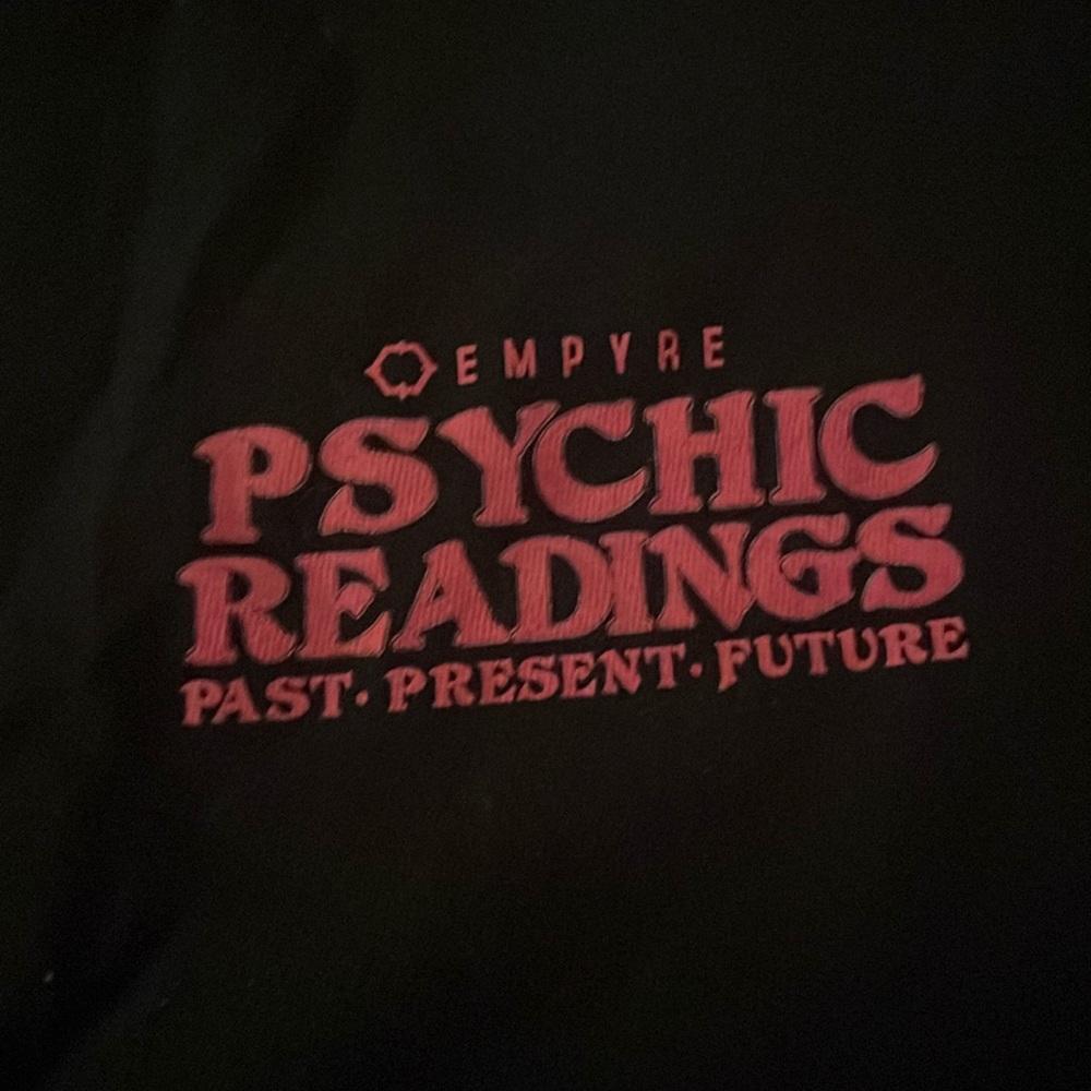 Empyre tee psychic reading size large